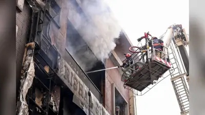 पालम: इमारत में लगी आग में एक परिवार का सब कुछ स्वाहा, दादी पोती समेत 9 लोगों की मौत