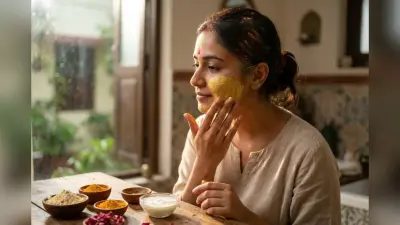 चेहरे से नहीं निकल रहा होली का जिद्दी रंग? तुरंत आजमाएं ये 5 जादुई उबटन