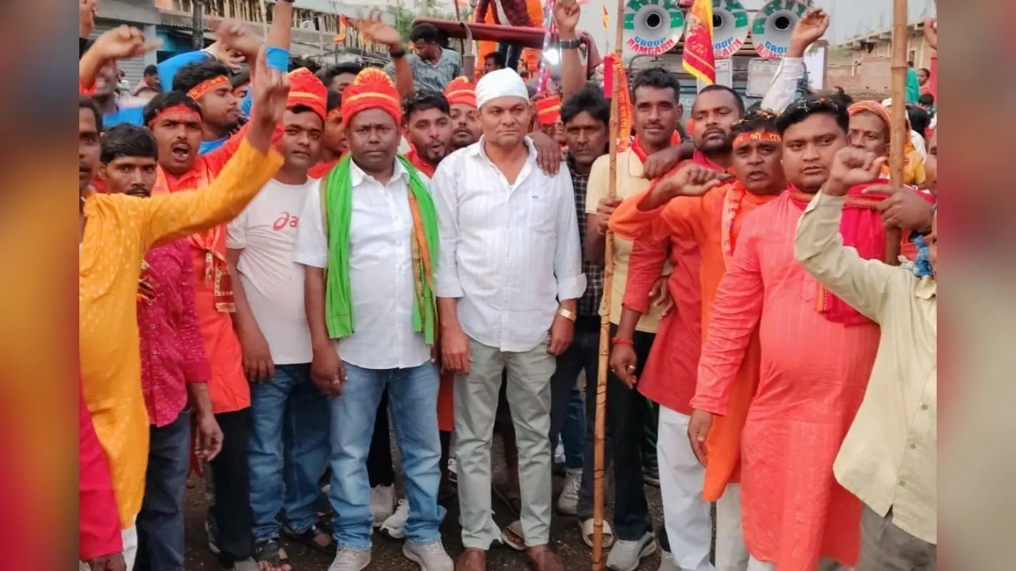 रामगढ़ में नफरत पर भारी भाईचारा: रामनवमी पर हिंदू-मुस्लिम समुदाय ने साथ खेली लाठी और तलवार