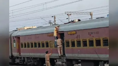 रांची के महावीर चौक पर नारी सेना का दिखा कौशल, तीसरी मंगलवारी पर अखाड़ों का सम्मान