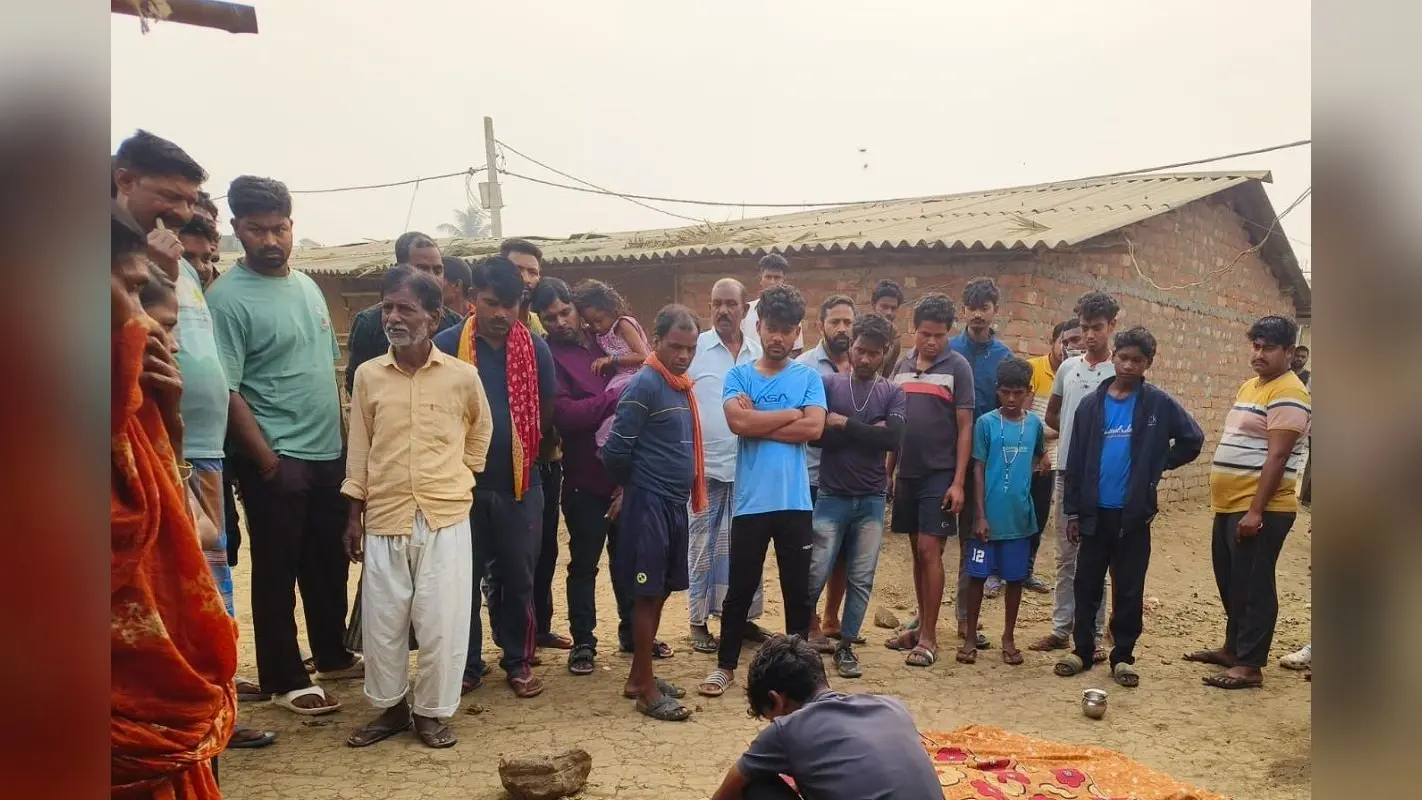 साहिबगंज के तीन पहाड़ के बाइक शोरूम और कोरियर सेंटर में चोरी, जांच में जुटी पुलिस