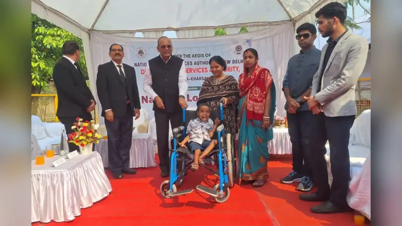 हृदयरोगी से मिले सरायकेला के नगर पंचायत अध्यक्ष, बेहतर इलाज का किया इंतजाम