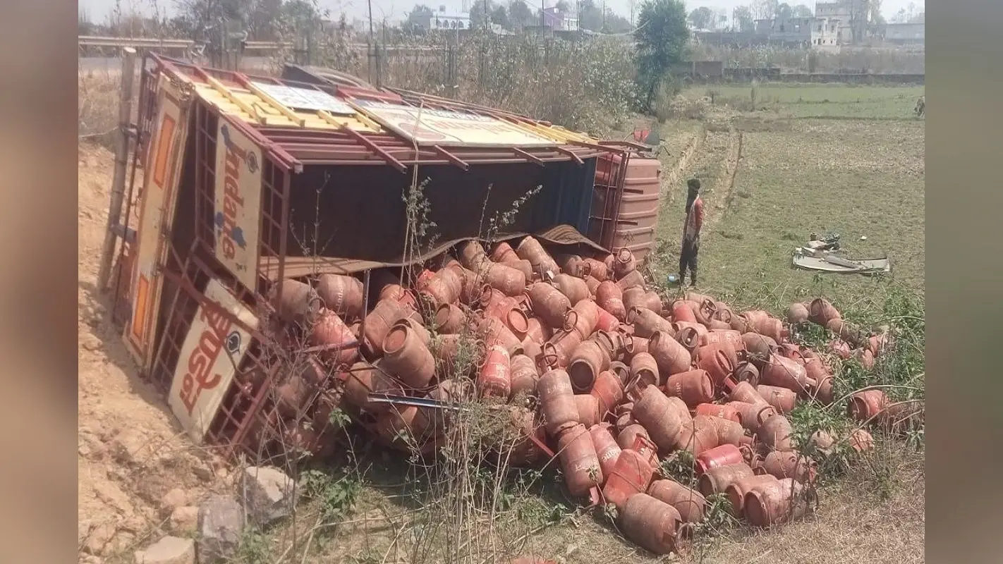 सरायकेला के तिरुलडीह में तीन जंगली हाथियों की दस्तक, ग्रामीणों में दहशत का माहौल