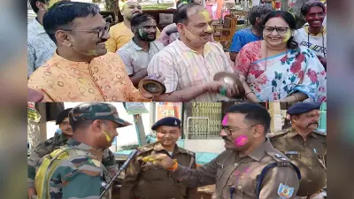 सिमडेगा एसपी ने घूम-घूमकर पुलिस जवानों संग खेली होली, डीसी के घर पर कीर्तन
