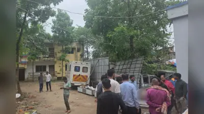 बिहार में मेला देखकर लौट रहे 3 दोस्तों की मौत, एक लापता, रेलिंग तोड़कर नदी में गिरी कार