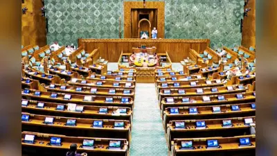 बंगाल में इलेक्शन कमीशन का एक्शन, तृणमूल कांग्रेस का सड़क से संसद तक प्रदर्शन