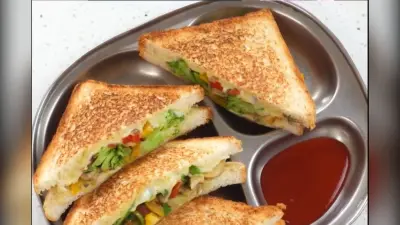 सुबह की जल्दी में झटपट तैयार करें वेज सैंडविच, शेफ भूपी ने बताई रेसिपी