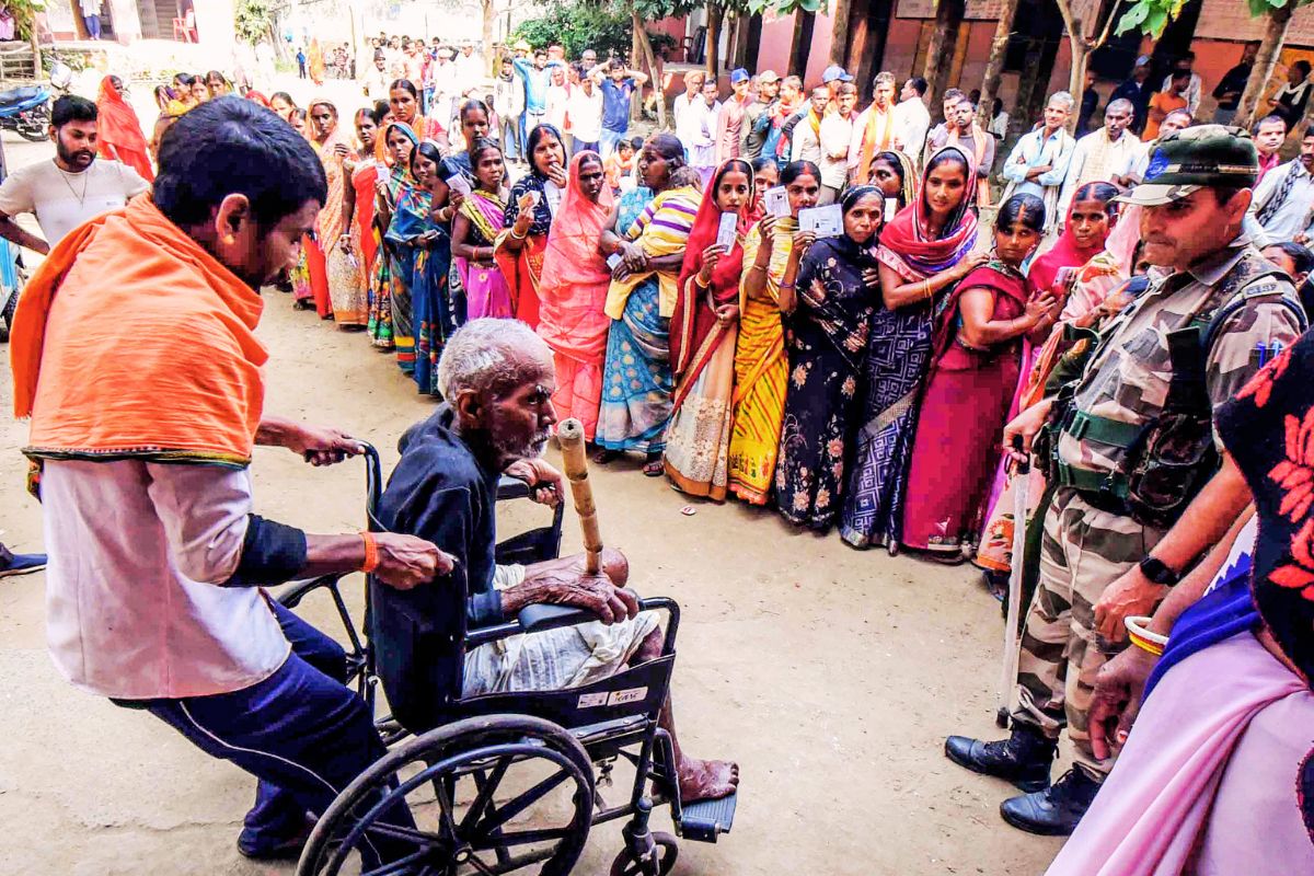 लंबी लाइनों से मुक्ति! चुनाव आयोग ने दी 4660 नये बूथों को मंजूरी, अब 85 हजार से ज्यादा केंद्रों पर होगा वोट