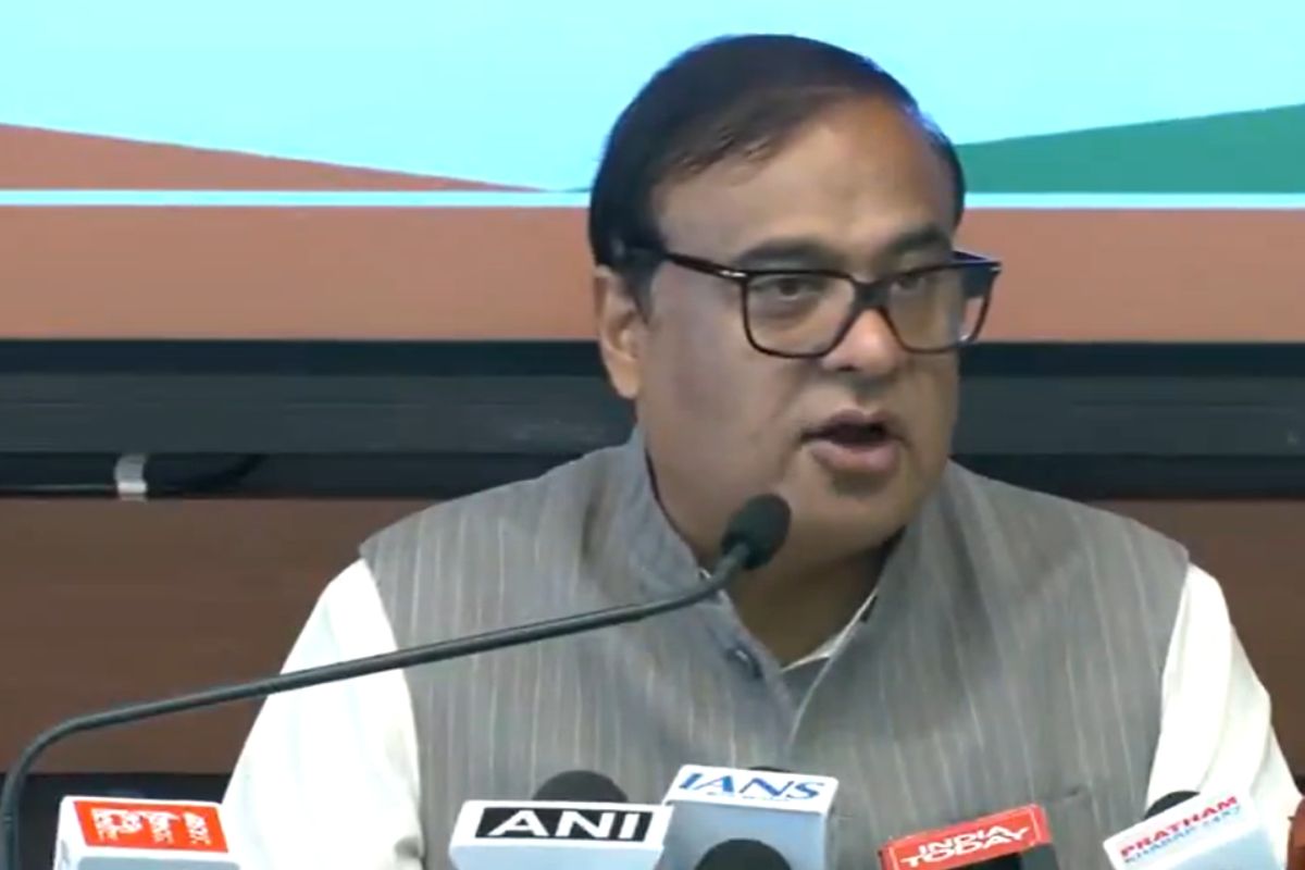 पत्नी पर उंगली उठी तो दहाड़े हिमंता बिस्वा सरमा, कहा- पाकिस्तान से जुड़े हैं कांग्रेस के तार