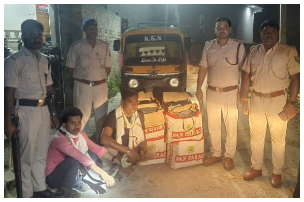 Madhubani News: सीएनजी टेंपो से 225 लीटर अवैध शराब बरामद, दो तस्कर गिरफ्तार