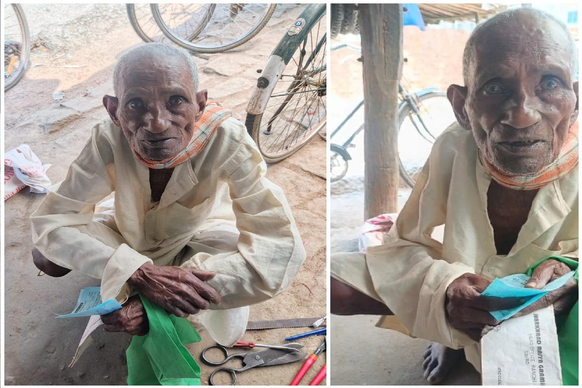 कभी आकाशवाणी से नागपुरी लोकगीत सुनाते थे नंदराम, आज पेंशन के लिए भटक रहे हैं दर-दर