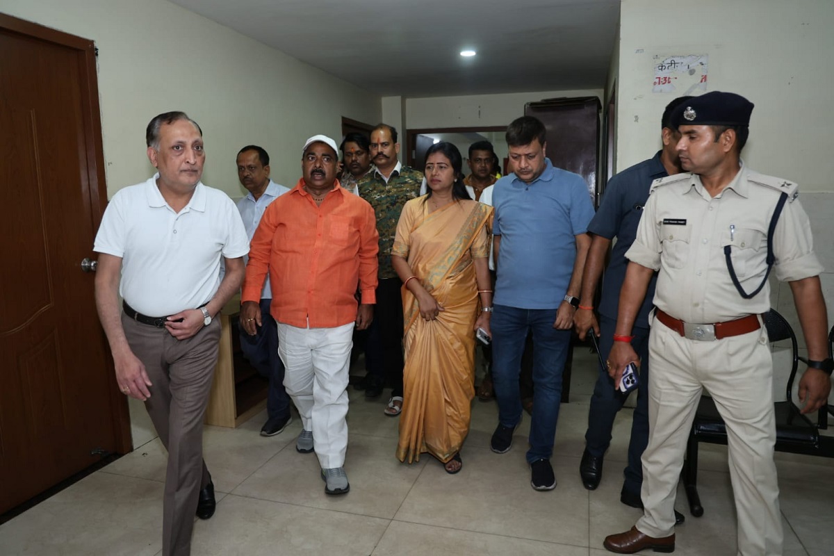 रामगढ़ के इस्पात प्लांट हादसे के घायलों को देखने अस्पताल पहुंचे श्रम मंत्री, जांच का दिया निर्देश