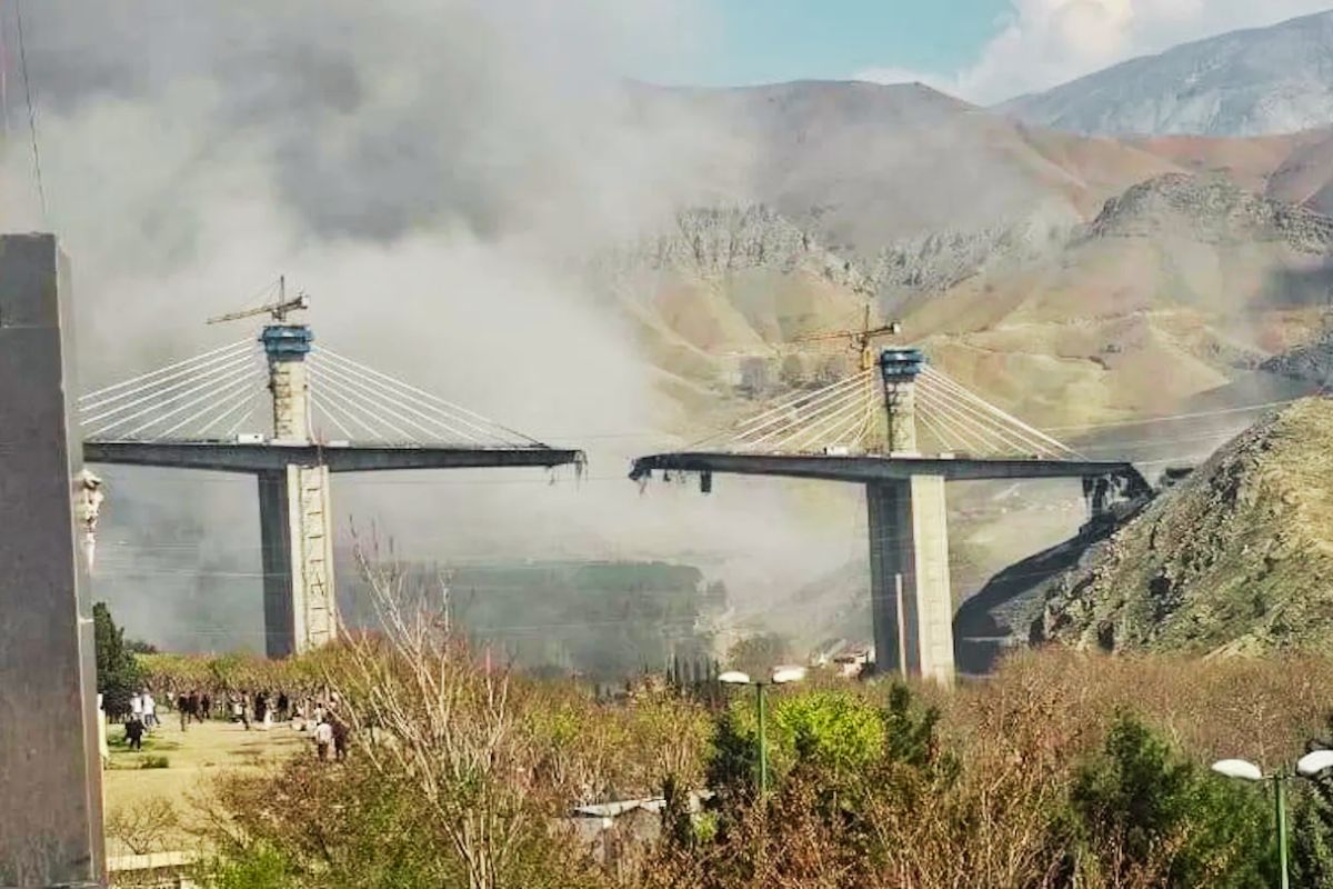 तेहरान-कर्ज लाइफलाइन ब्रिज तबाह, 3300 करोड़ का ढांचा हमले में ढहा, बढ़ा तनाव