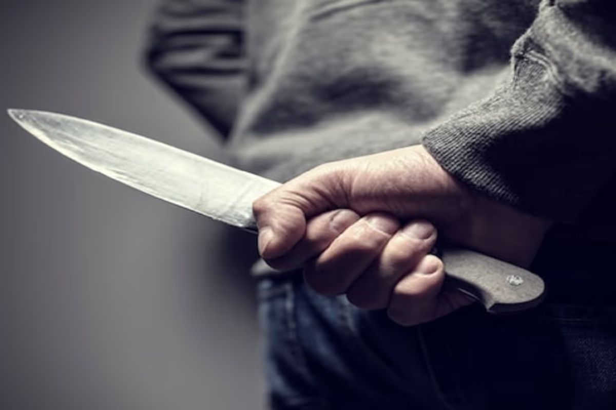 भाइयों का जख्म देख बदला लेने की खाई कसम, रिटायर्ड सार्जेंट पर जानलेवा हमला, वारदात के बाद आरोपी ने किया सरेंडर