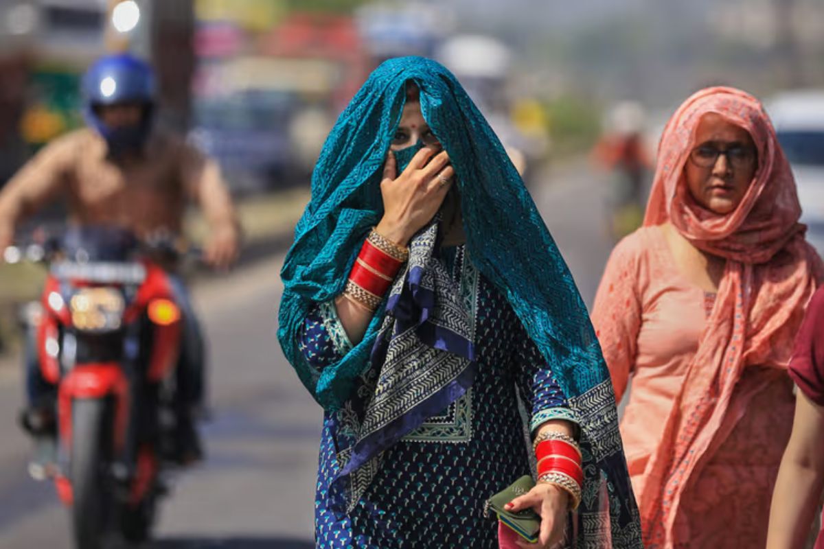 बिहार में चिलचिलाती धूप ने बढ़ाई बेचैनी, 4 से 6 डिग्री तक पारा चढ़ने का पूर्वानुमान