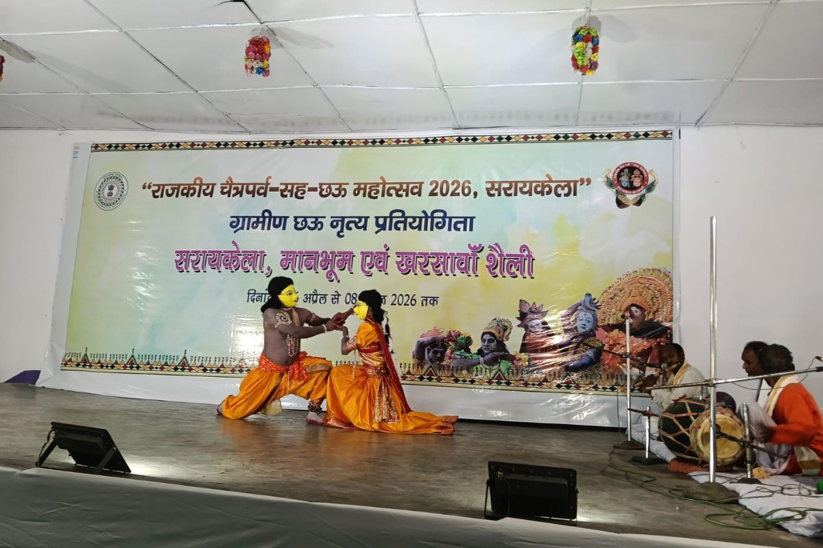 सरायकेला में चैत्र महोत्सव को लेकर छऊ नृत्य प्रतियोगिता शुरू