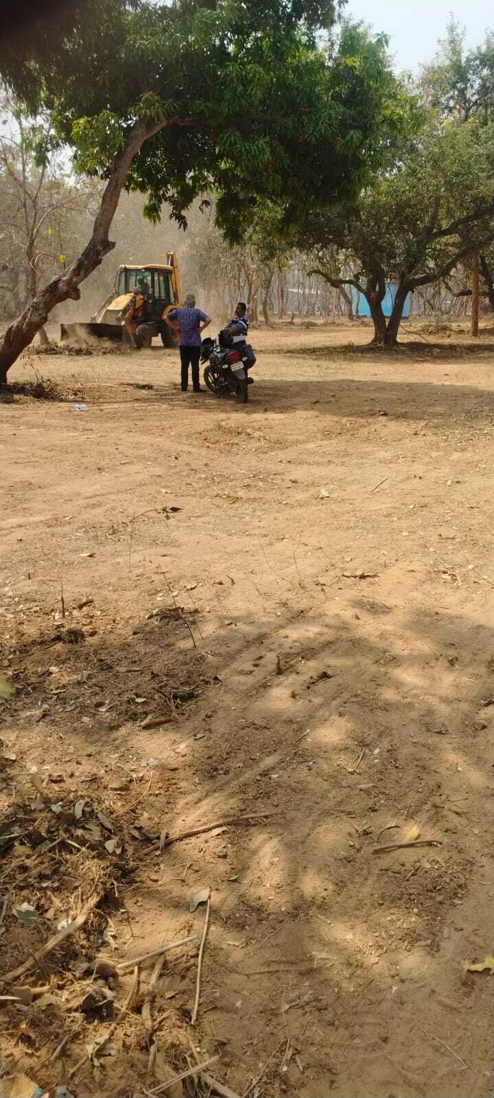 Deoghar news : जियाडा की जमीन पर की जा रही थी ट्रेंच कटिंग, प्रशासन ने काम बंद कराया
