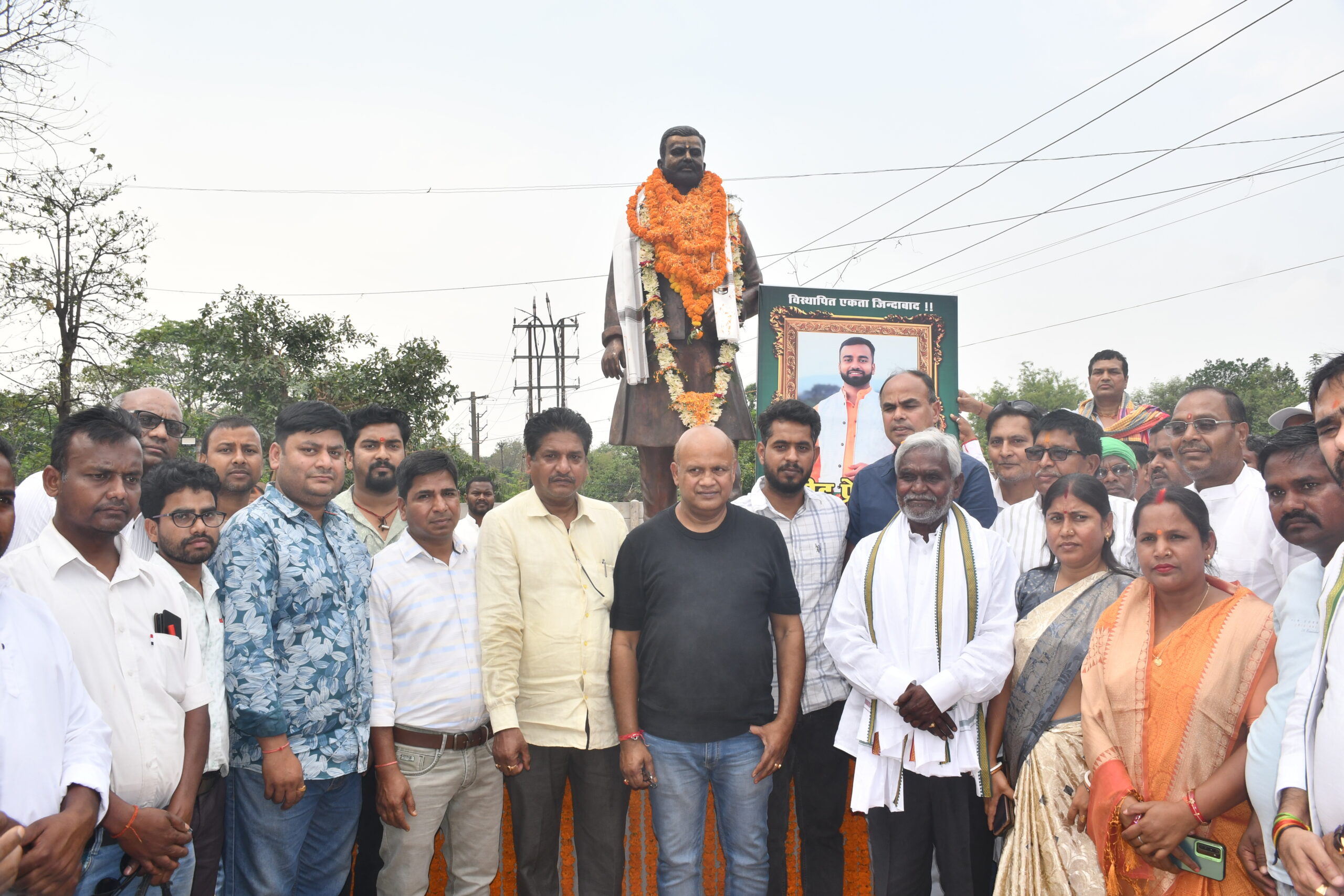 Bokaro News : विस्थापित नेता की प्रतिमा का अनावरण