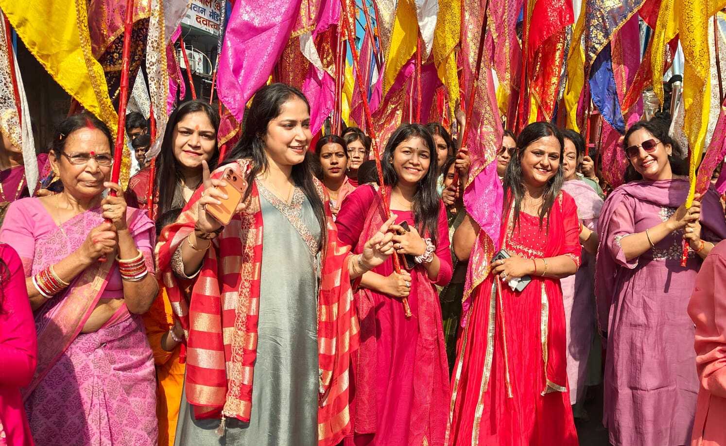 Dhanbad News: दिल में तू श्याम नाम की ज्योति जला के देख…