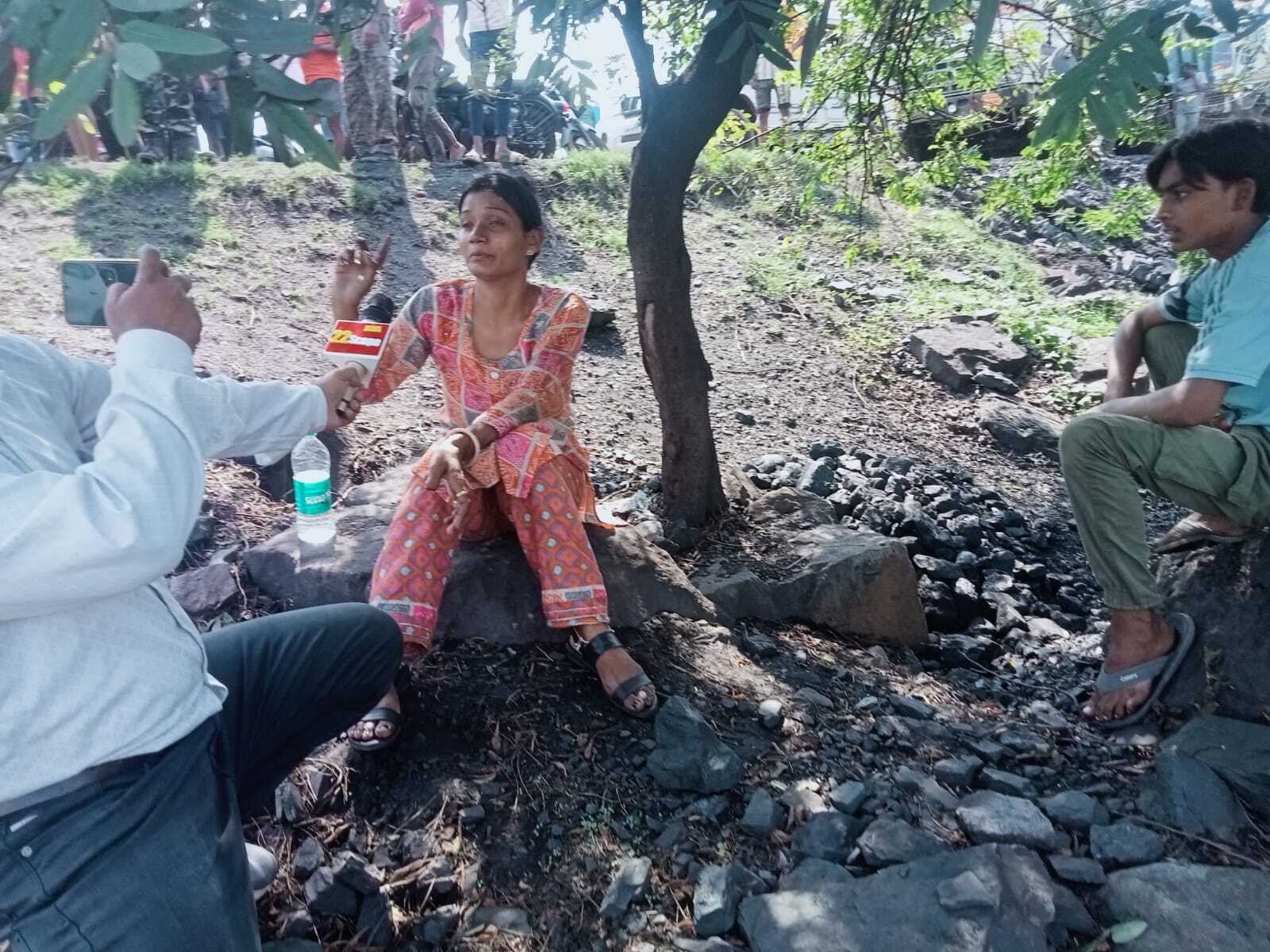 Dhanbad News: कोयला चोरों की दबंगई : स्पेशल ब्रांच के जमादार व उनकी पत्नी को दौड़ा-दौड़ा कर पीटा