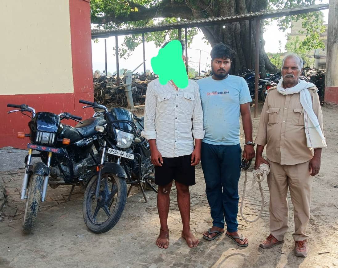 दो चोरी की बाइक के साथ दो गिरफ्तार, तीन फरार