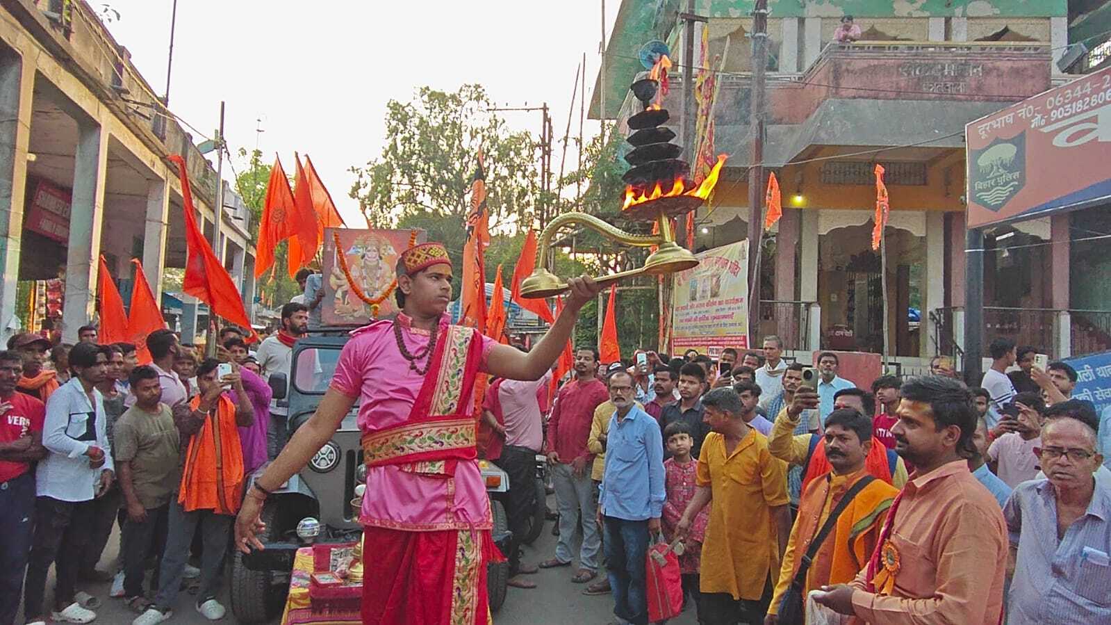 हनुमान जन्मोत्सव पर निकली भव्य शोभा यात्रा, जगह-जगह हुई महाआरती