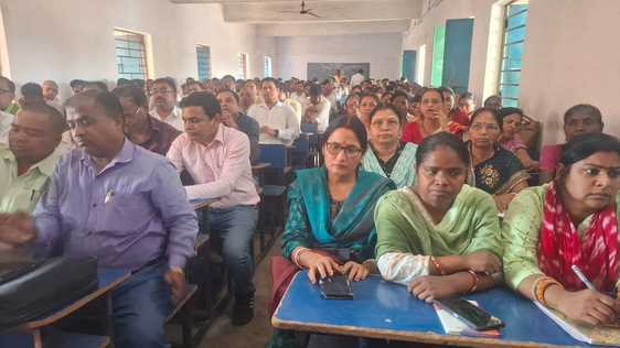 शिक्षकों की मासिक बैठक में शिक्षा व्यवस्था सुदृढ़ करने पर जोर