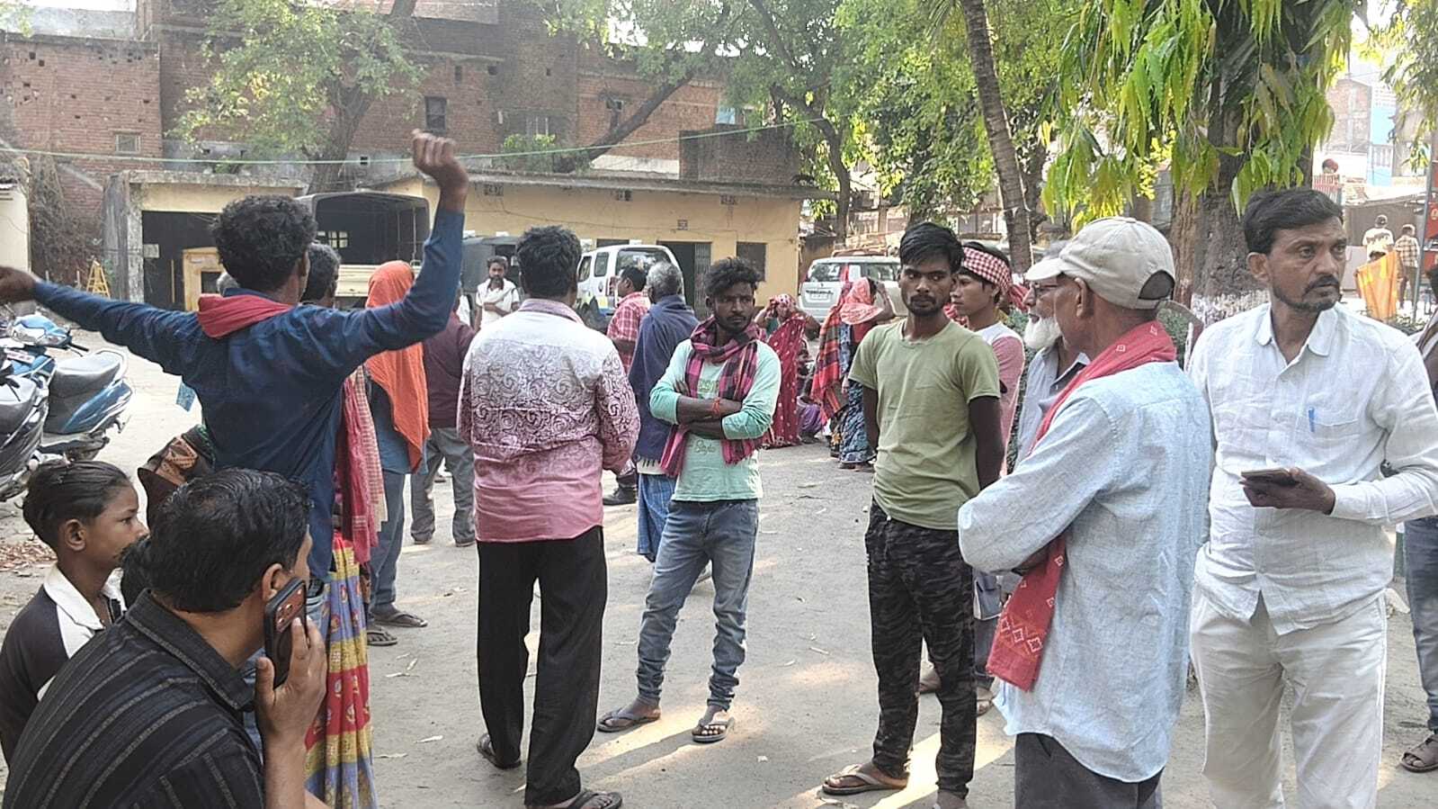 Gridih News : बाइक के धक्के से एक व्यक्ति की मौत, आक्रोशित लोगों ने की सड़क जाम