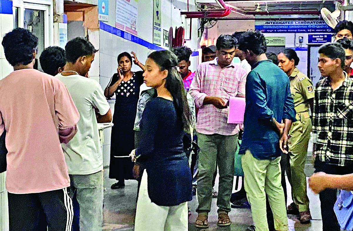 Rourkela News: राउरकेला के बालूघाट में सड़क किनारे खड़ी युवती को तेज रफ्तार कार ने कुचला, मौत