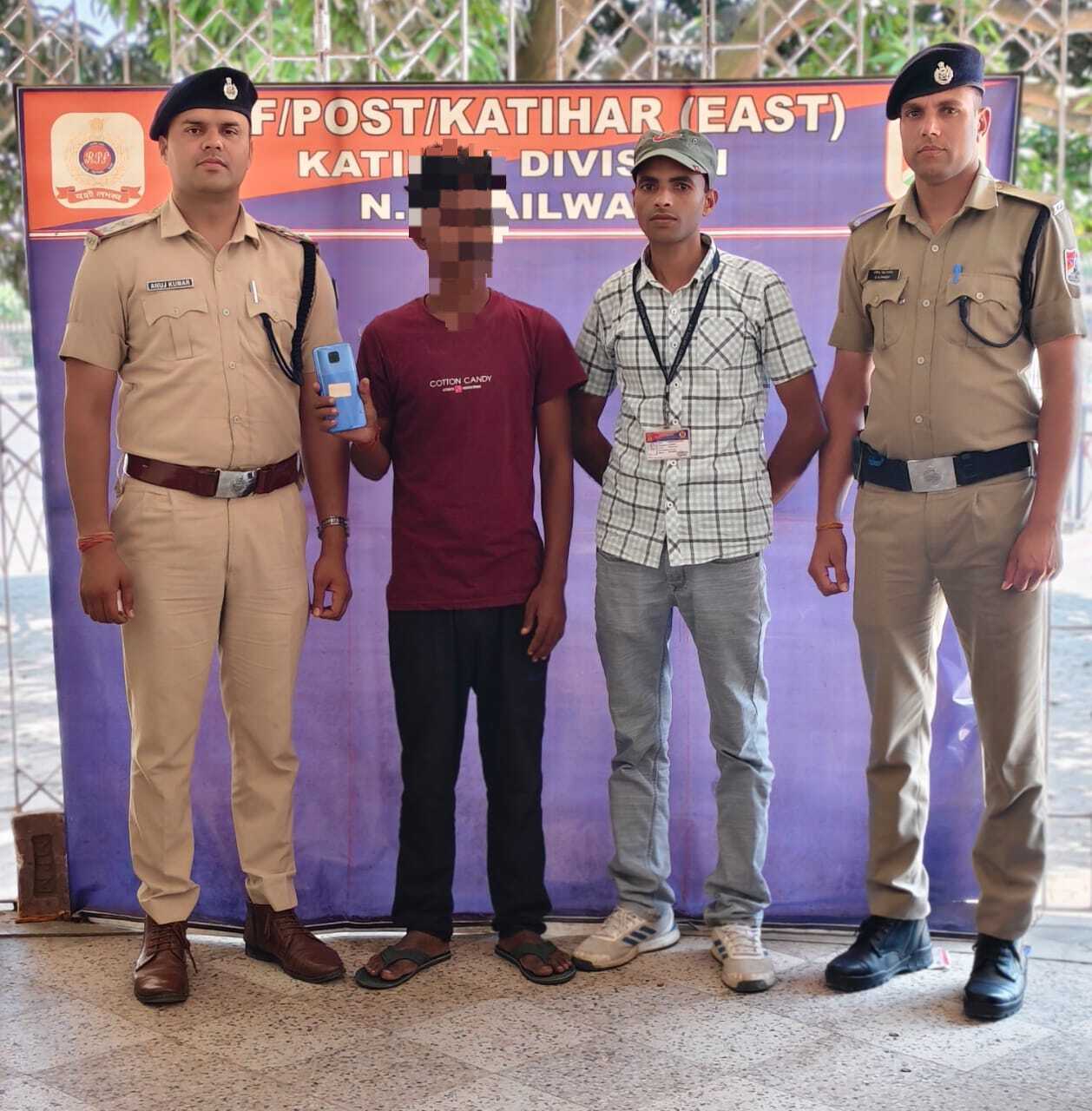 चोरी के मोबाइल के साथ आरोपित गिरफ्तार