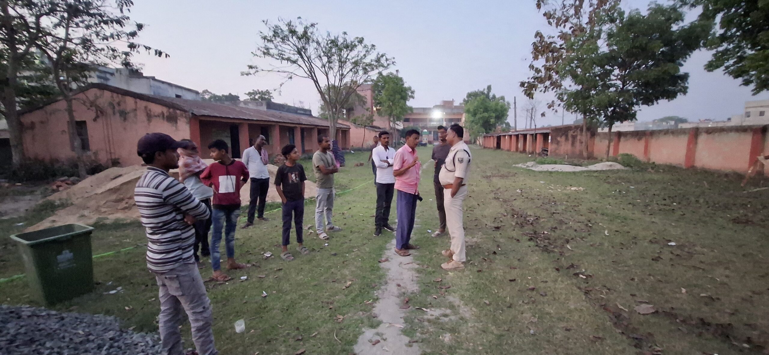 महाविद्यालय मैदान को जबरन जोतने का आरोप