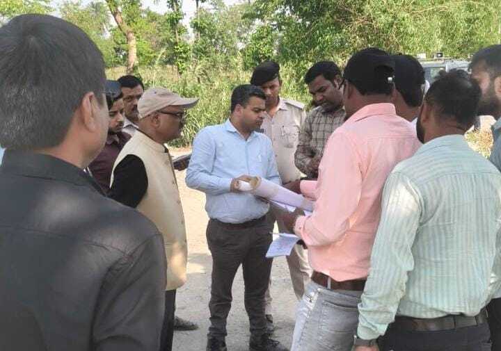 सरकारी जमीन से जल्द हटवाये अतिक्रमण – डीएम