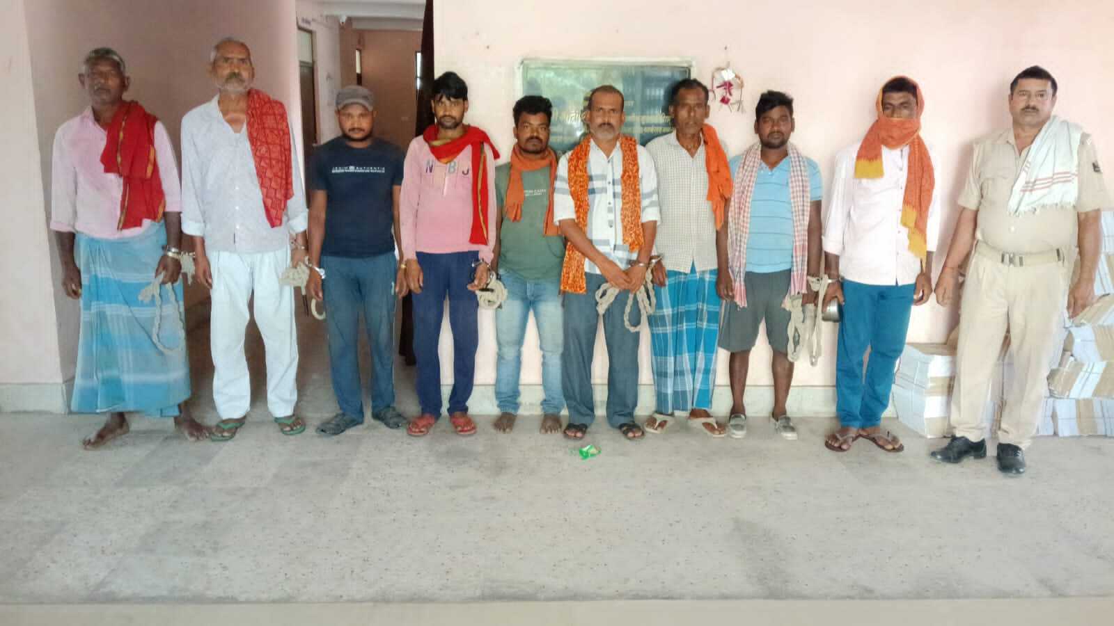 शराब के साथ दो तस्कर व नौ पियक्कड़ गिरफ्तार