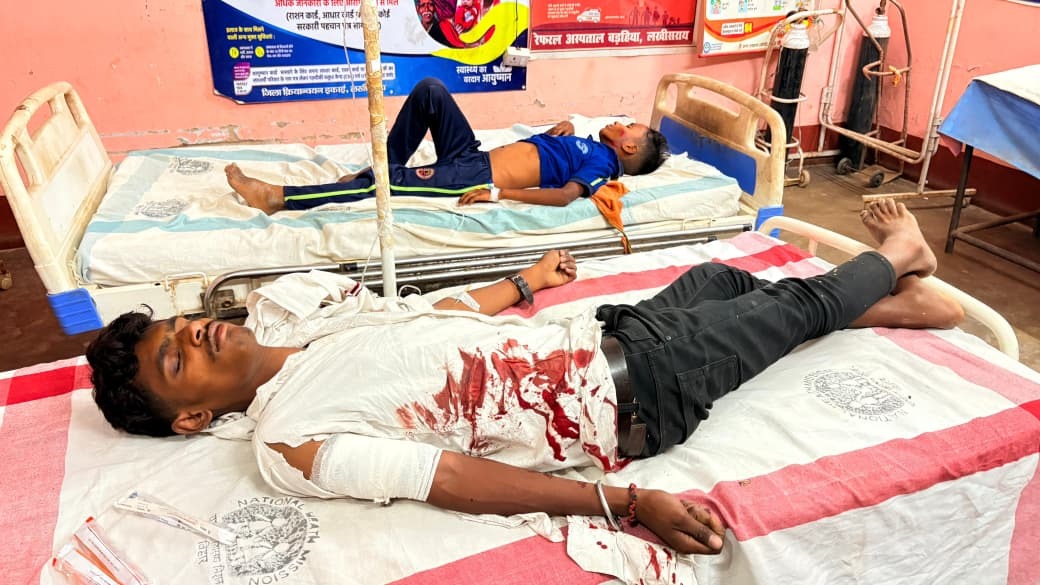 फदरपुर के पास ई-रिक्शा की टक्कर से दो लोग घायल, एक का हाथ फैक्चर