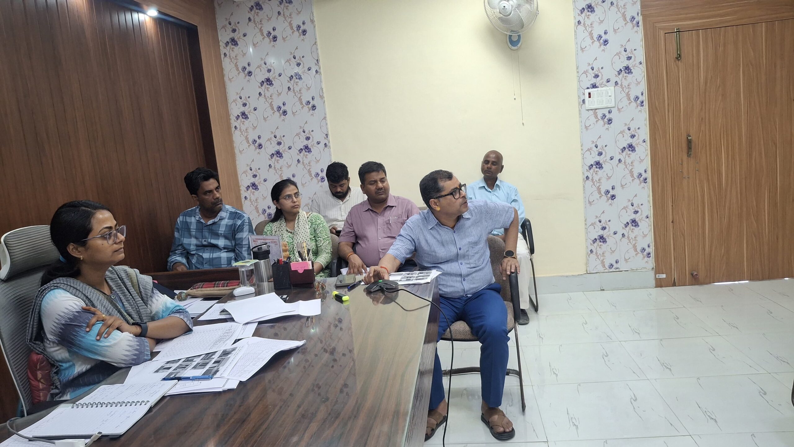 विकास योजनाओं की डीडीसी ने की समीक्षा, लंबित योजनाओं का जियो टैग करने का दिया निर्देश