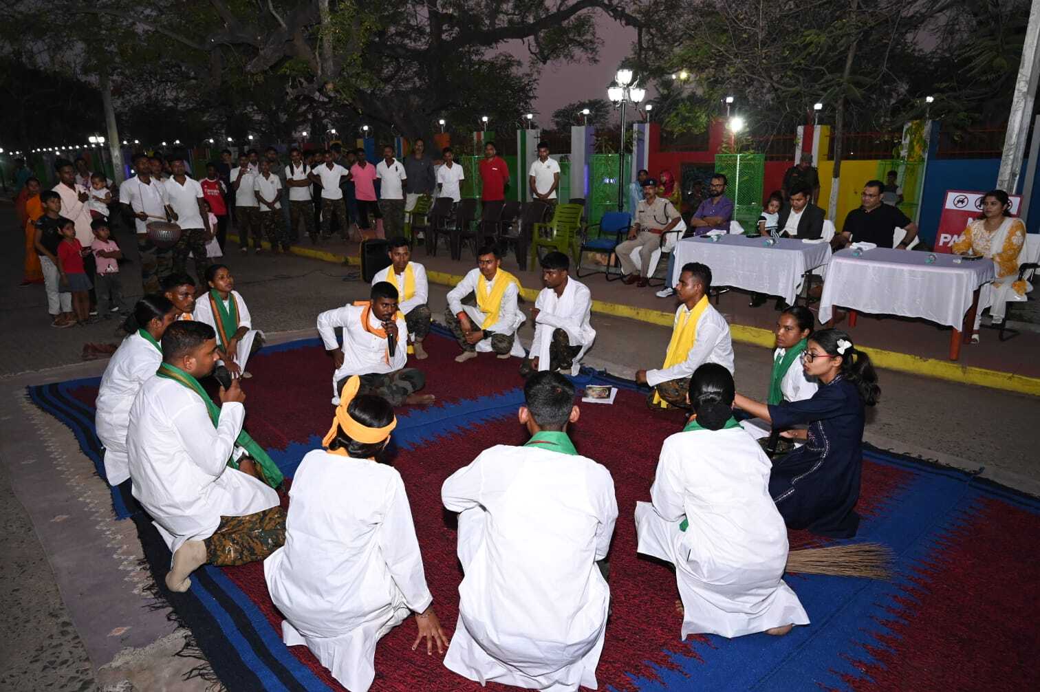 चौकीदारों ने बाल विवाह के विरुद्ध लोगों को किया जागरूक