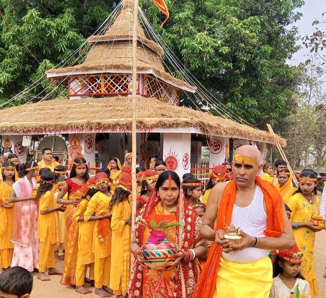 नोनियाटांड़ दुबे मंदिर में 1008 कन्याओं ने निकाली भव्य कलश यात्रा, सप्तचंडी महायज्ञ का शुभारंभ