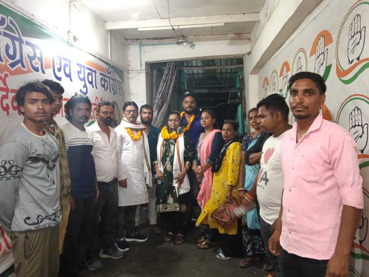 कांग्रेस कमेटी ने वार्ड पार्षदों को किया सम्मानित