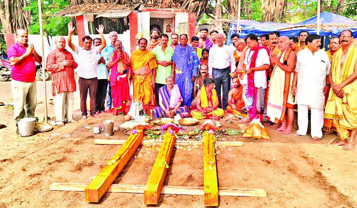 Rourkela News: अक्षय तृतीया पर सेक्टर-2 अहिराबंध जगन्नाथ मंदिर में रथ बनाने का काम शुरू