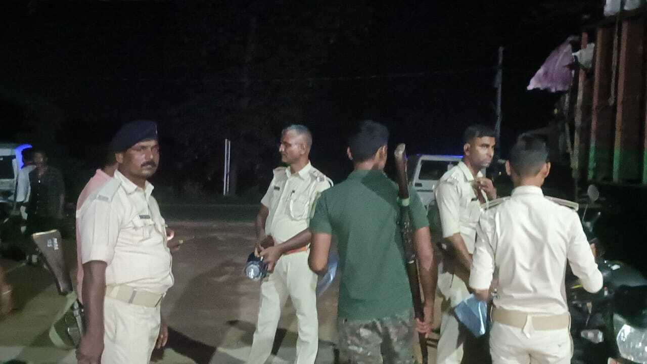 धर्मकांटा के छत पर फंदे से लटका मिला युवक का शव, प्रेम-प्रसंग में आत्महत्या की आशंका