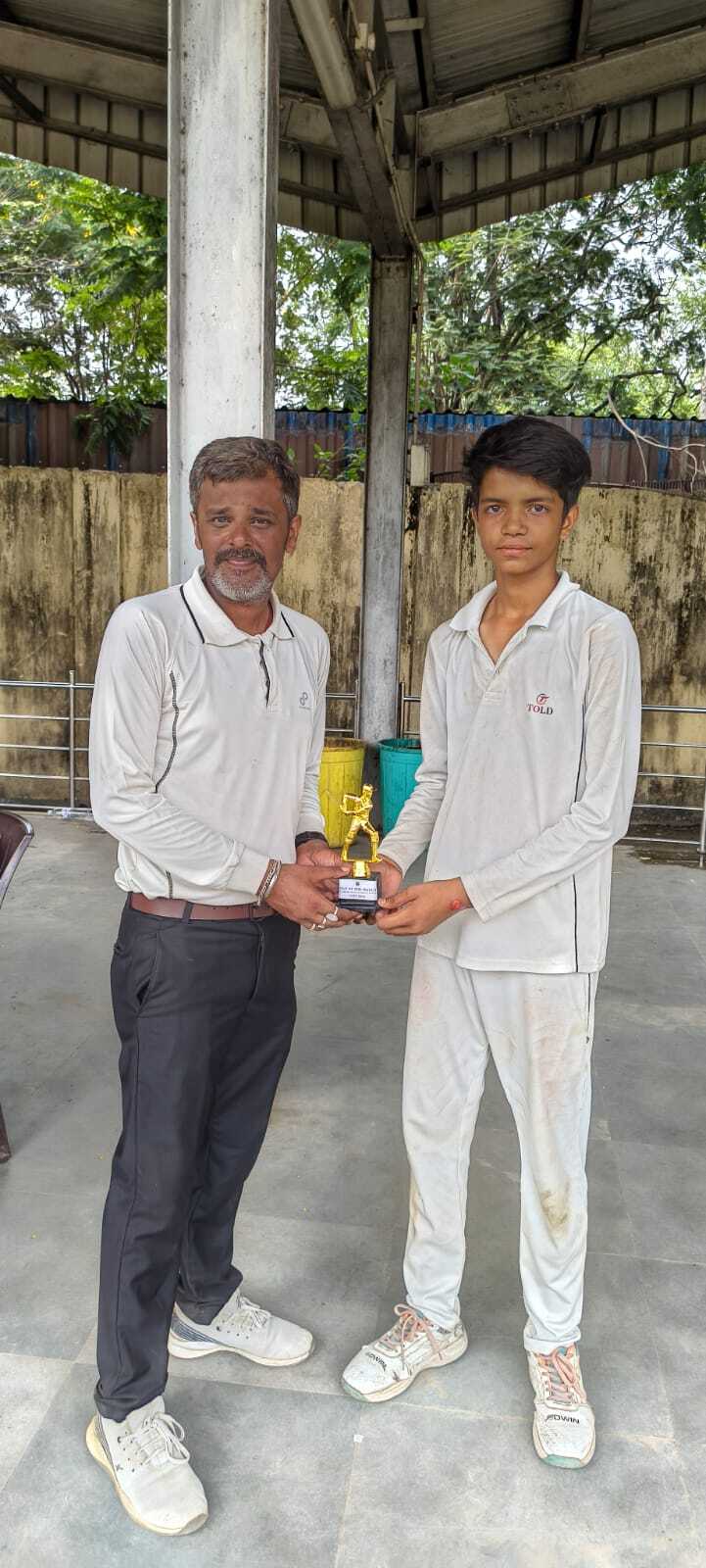 Jsca b division :आदित्य मिश्रा की घातक गेंदबाजी, हिना एलायड जीता