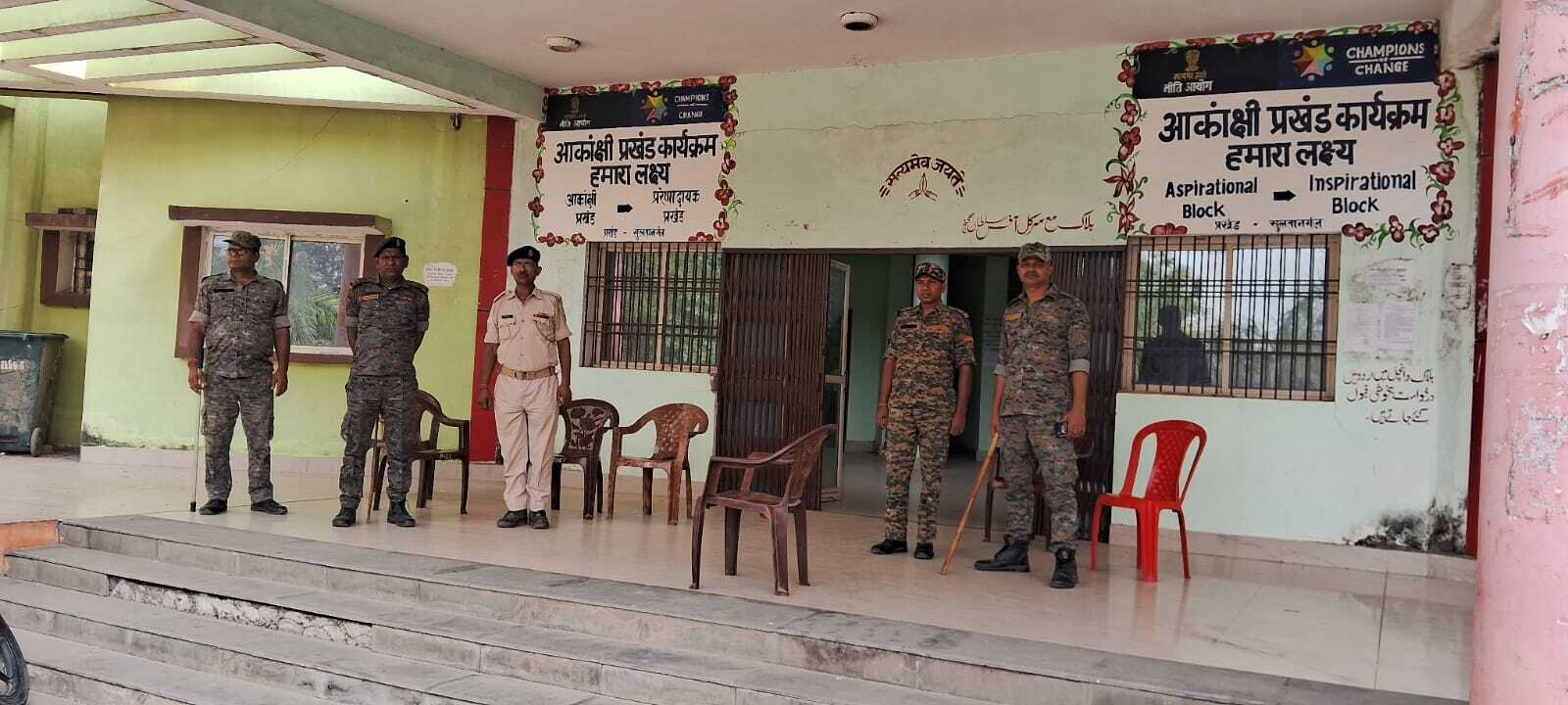 Bhagalpur News : प्रखंड कार्यालय में बढ़ाई सुरक्षा, पुलिस के निगरानी में बीडीओ, सीओ
