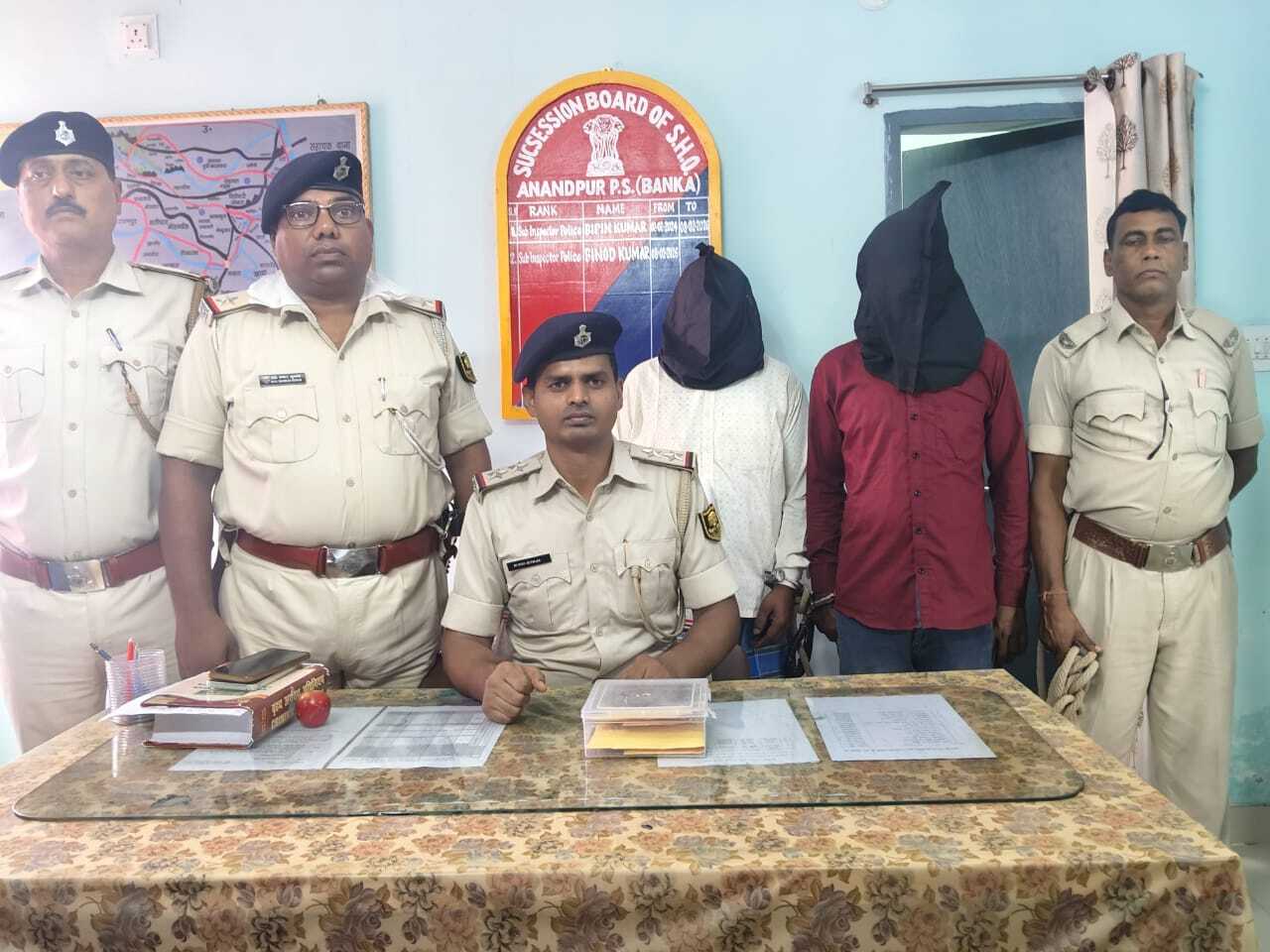 Banka News : भैरोगंज बाजार में मोबाइल व आभूषण दुकान में चोरी कांड का खुलासा, दो गिरफ्तार