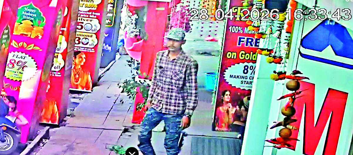 Rourkela News: कनक मंदिर ज्वेलर्स में सेल्स गर्ल का ध्यान भटका उड़ा लिये 10 लाख के गहने, सीसीटीवी में कैद हुई वारदात