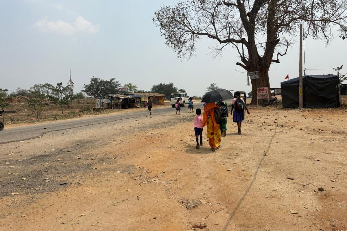 गुमला में बढ़ती गर्मी का कहर, 39 डिग्री पहुंचा पारा, छात्र हो रहे बीमार