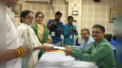 नामांकन दाखिल करने पैदल पहुंची ममता बनर्जी, भवानीपुर को बताया अपना घर