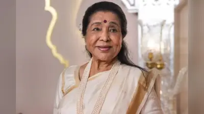 आशा भोसले के अंतिम दर्शन के लिए उमड़ीं फिल्मी हस्तियां, मुंबई के शिवाजी पार्क में दी गई आखिरी विदाई