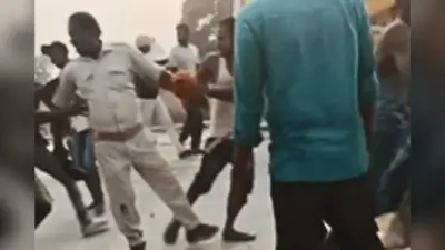 मोतिहारी में अतिक्रमण हटाने गई पुलिस टीम पर पथराव, ग्रामीणों ने जवान को बंधक बनाकर पीटा