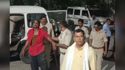 बिहार में पुलिस पर हमला, शराब की सूचना पर छापेमारी करने पहुंची थी टीम