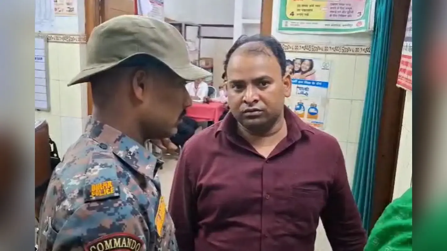 AEDO परीक्षा में सेंधमारी की कोशिश, पकड़े गए ‘हाई-टेक’ नकलची, कान के अंदर छिपा रखा था डिवाइस